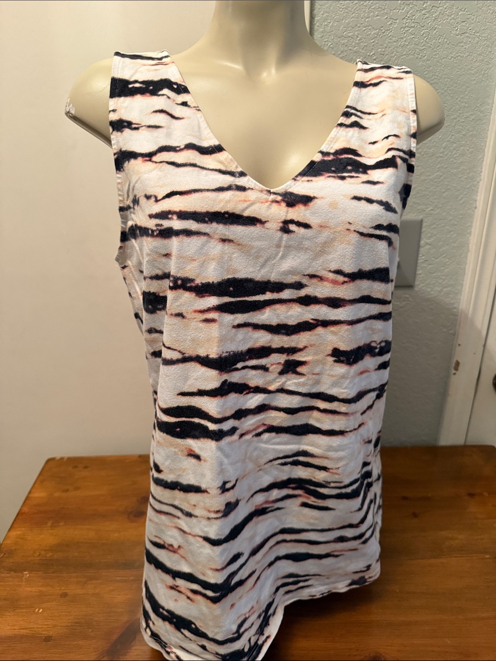 torrid White, Black & Tan Zebra-Print V-Neck Tank